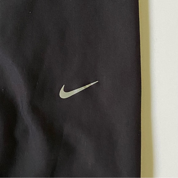Nike Dri-Fit Womens Running Capris XS Black Red Trim Zipper Pocket in Back - Picture 6 of 16
